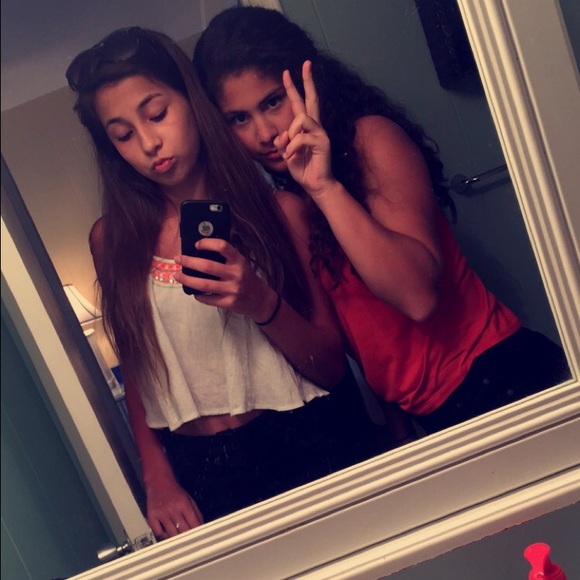 Profile Picture of Allison Schloss (@ally_schloss) on Poshmark