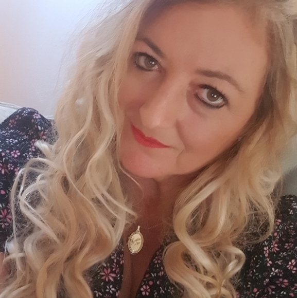 Profile Picture of Kirstie Wrigley (@kirstiewrigley) on Poshmark