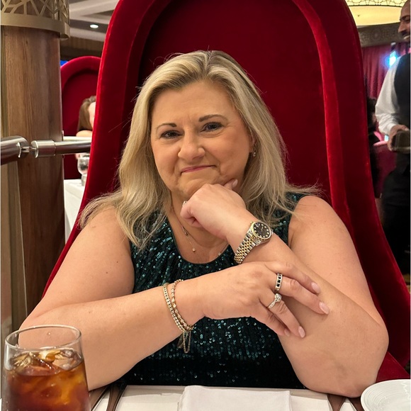 Profile Picture of Angela Owens (@angelaowens155) on Poshmark