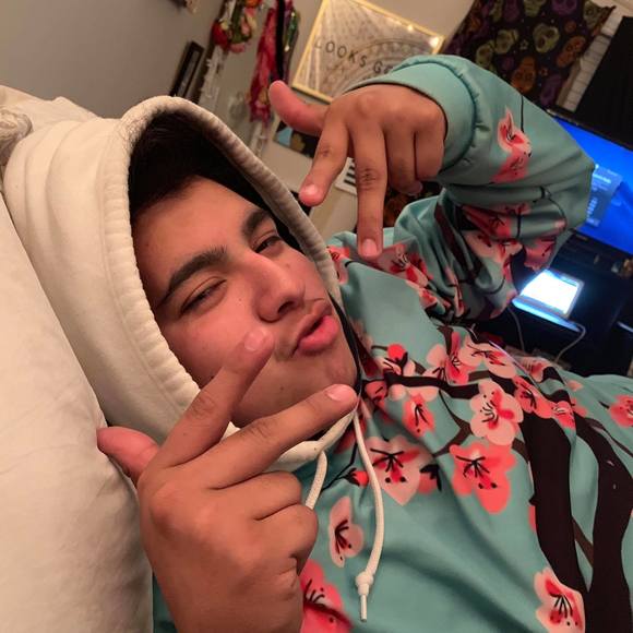 Profile Picture of Zechariah Reyes (@zechariah_reyes) on Poshmark