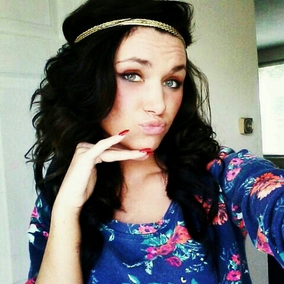 Profile Picture of Hannah Walters (@hwalters12) on Poshmark