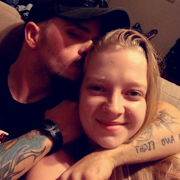 Profile Picture of Paige Mackay (@paigelogan94) on Poshmark