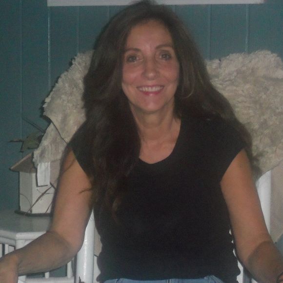Profile Picture of Bobbie Hale (@bobbiehale) on Poshmark