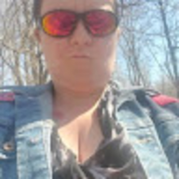 Profile Picture of Catherine Olson (@olsonlover23) on Poshmark