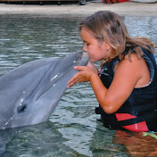 Profile Picture of Kerri Mitchell (@meonmaui) on Youtube