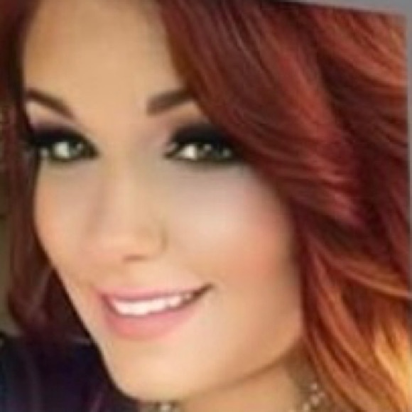 Profile Picture of Lindsay Fennessey (@lindsay487x) on Poshmark