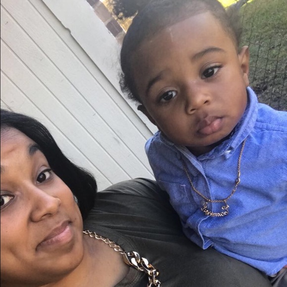 Profile Picture of Chelsie Vallot (@chelsreneee) on Poshmark