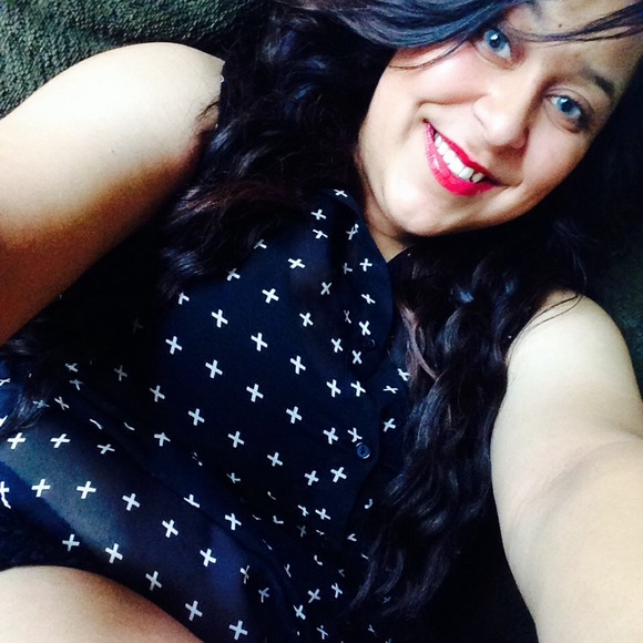 Profile Picture of Cesia Hernandez (@cesiax23) on Poshmark