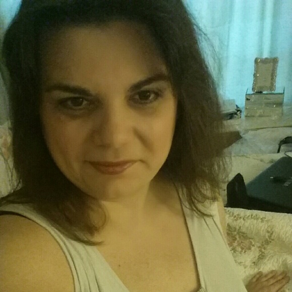 Profile Picture of Christina Furnari (@chrissy111175) on Poshmark