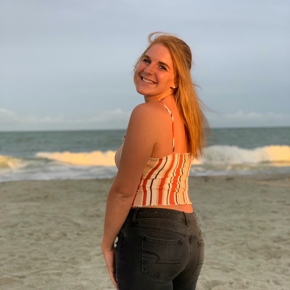 Madison Rowe - Poshmark Profile Picture of Madison Rowe (@mrowe0012) on Poshmark