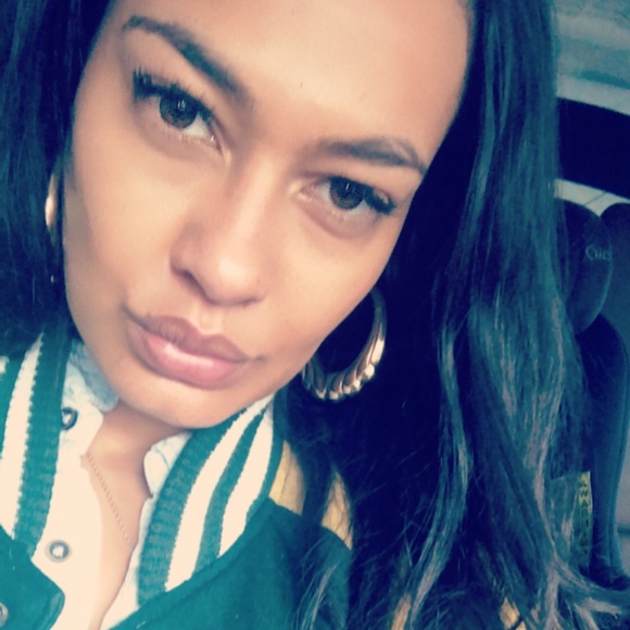 Profile Picture of Adrianne Knight (@amk215) on Poshmark