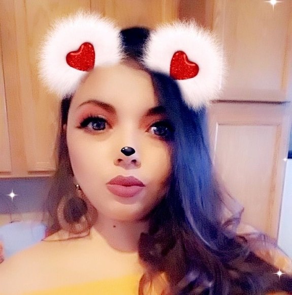 Profile Picture of Alexa Beltran (@alexitah760) on Poshmark