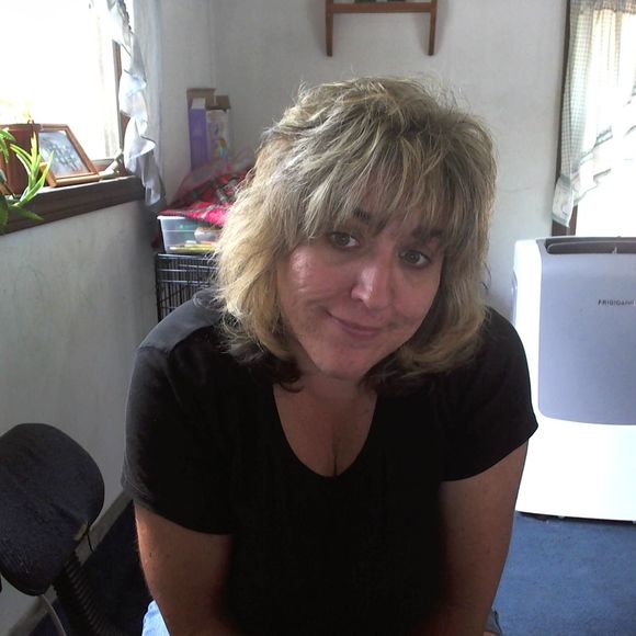 Profile Picture of Heidi hayman Carpender (@heidi3852) on Poshmark