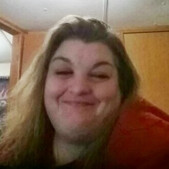 Profile Picture of Amanda Shull (@amandashull25) on Poshmark