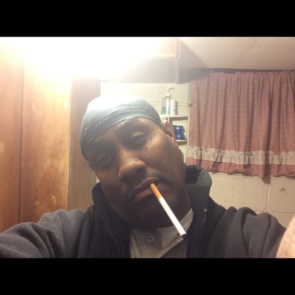 Profile Picture of Mandell Taylor (@mandell1963) on Poshmark