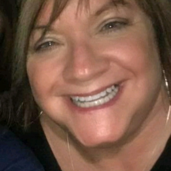 Profile Picture of Robin Yoders (@mamab53) on Poshmark