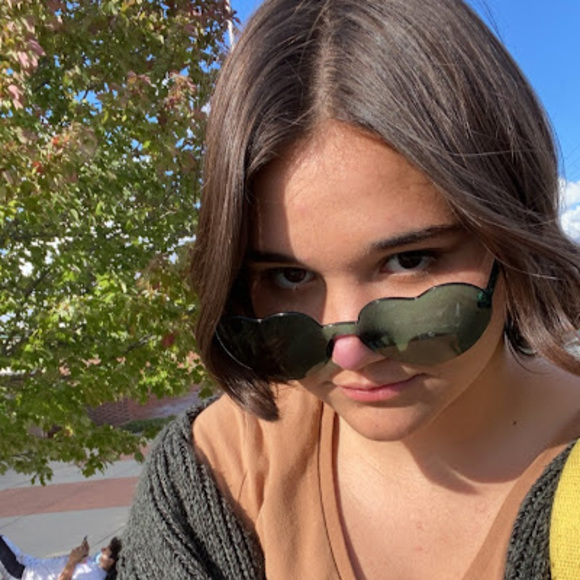 Profile Picture of Ray Price (@raymarie2205) on Poshmark