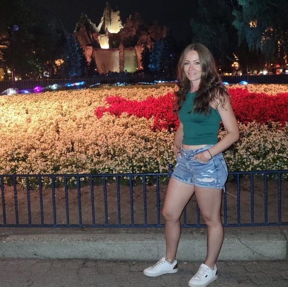 Profile Picture of Jasna Tate (@jasnatate) on Poshmark