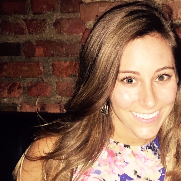 Profile Picture of Taylor Supeck (@tsupeck) on Poshmark