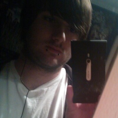 Profile Picture of Chris Underhill (@ChrissyA7X) on Twitter