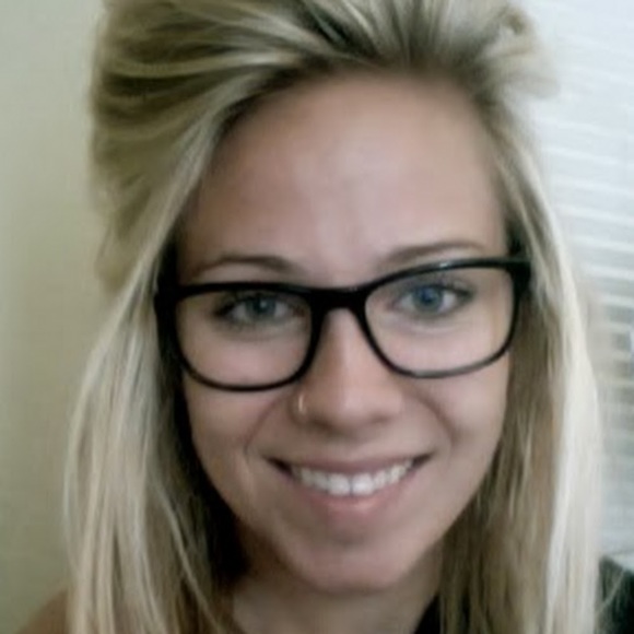 Profile Picture of Gina Zanarini (@gzanarini) on Poshmark