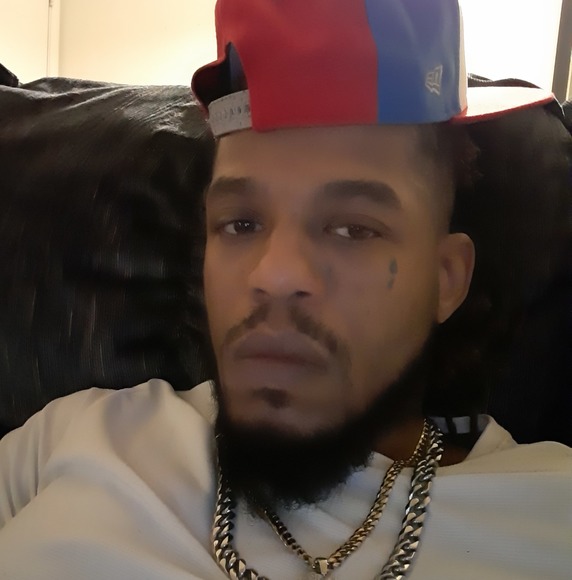 Profile Picture of Darius Arnold (@dariusarnold700) on Poshmark