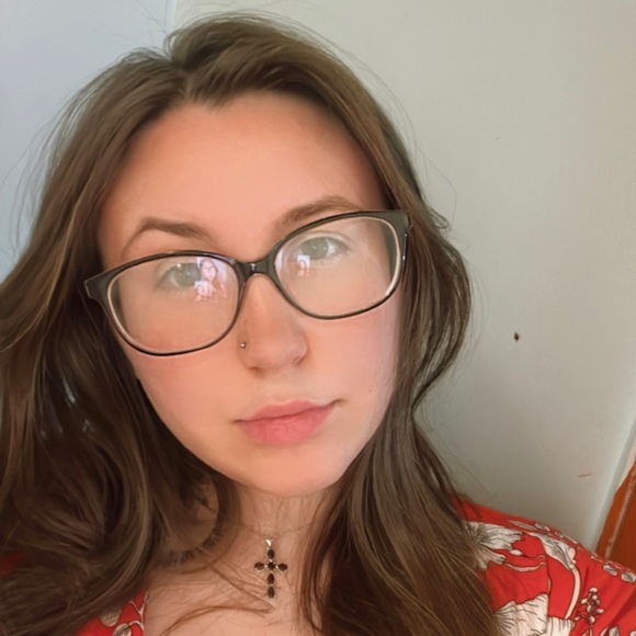 Profile Picture of Selena Stebbings (@selenastebbings) on Poshmark