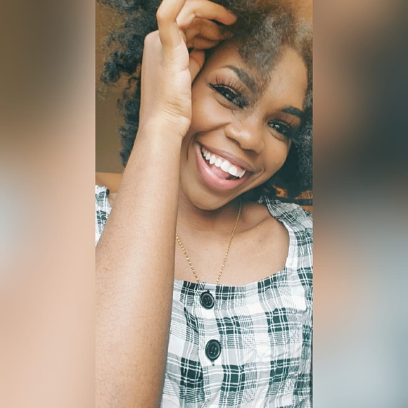 Profile Picture of Crystal Clarke (@crysss90) on Poshmark