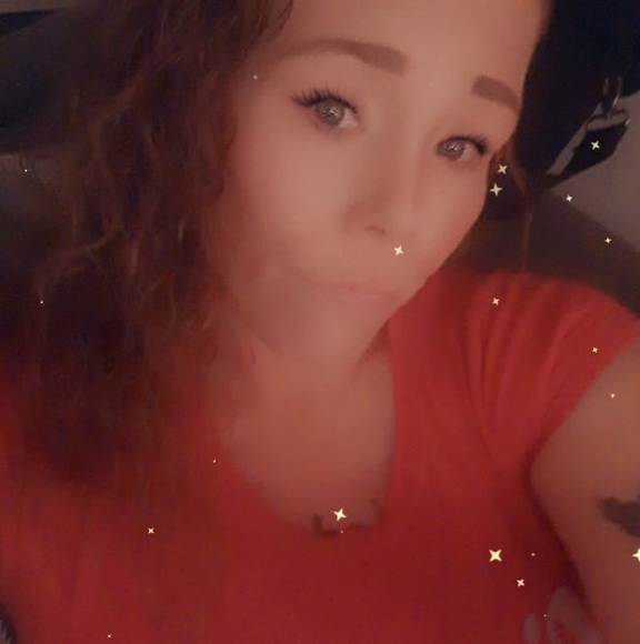 Profile Picture of Lisa Ashford (@lisaashford668) on Poshmark
