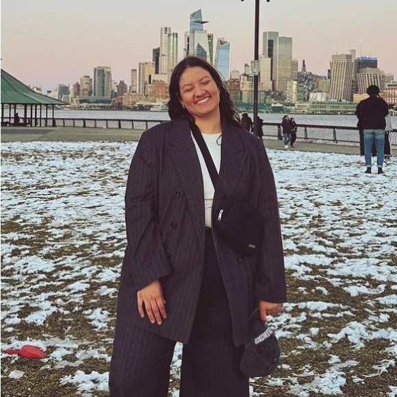 Profile Picture of Andressa Assis (@assisdre) on Poshmark