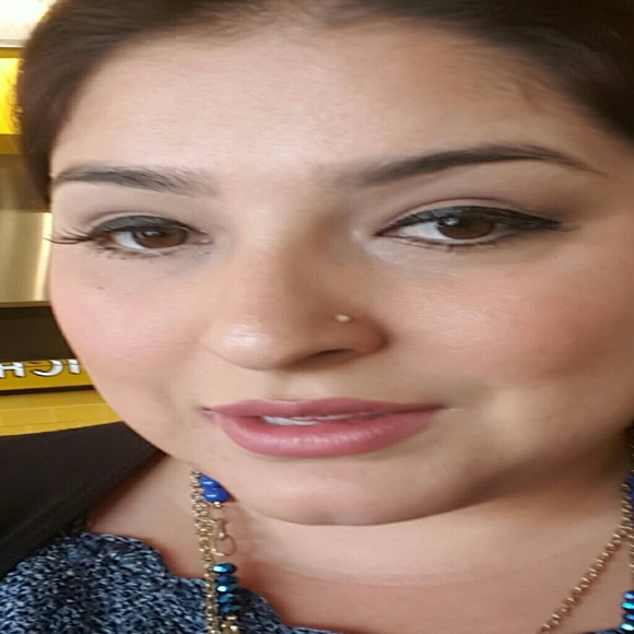 Profile Picture of Vanessa Aguilera (@vaneaguilera213) on Poshmark