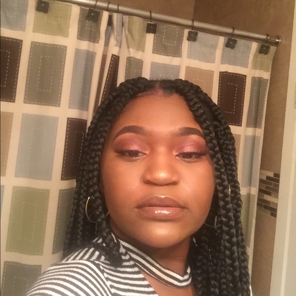 Profile Picture of Nali Drawsand (@nalimd) on Poshmark