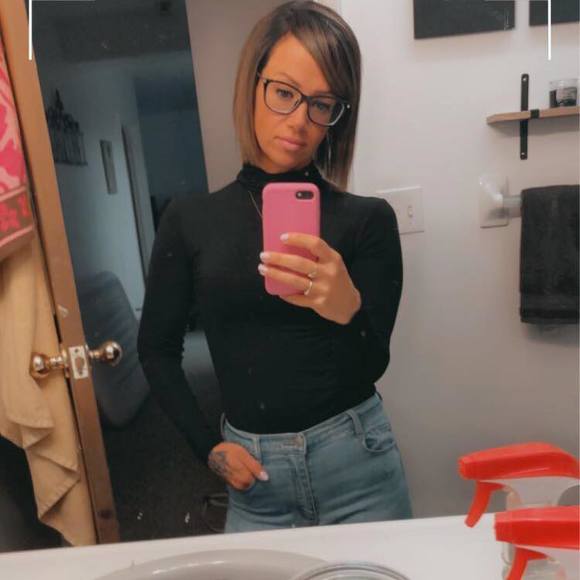 Profile Picture of Teena Boudreault (@tinaboudreault) on Poshmark