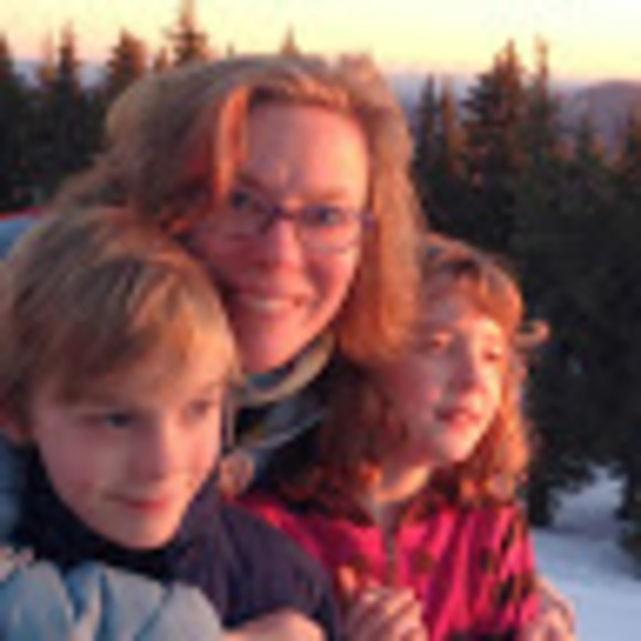 Profile Picture of Stephanie Wiant (@the3peas) on Poshmark