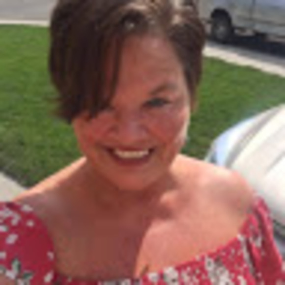 Profile Picture of Julie Darosa (@mamadarosa) on Poshmark