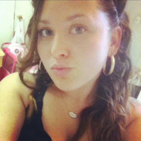 Profile Picture of Linda Andrillo (@llindaann1102) on Poshmark