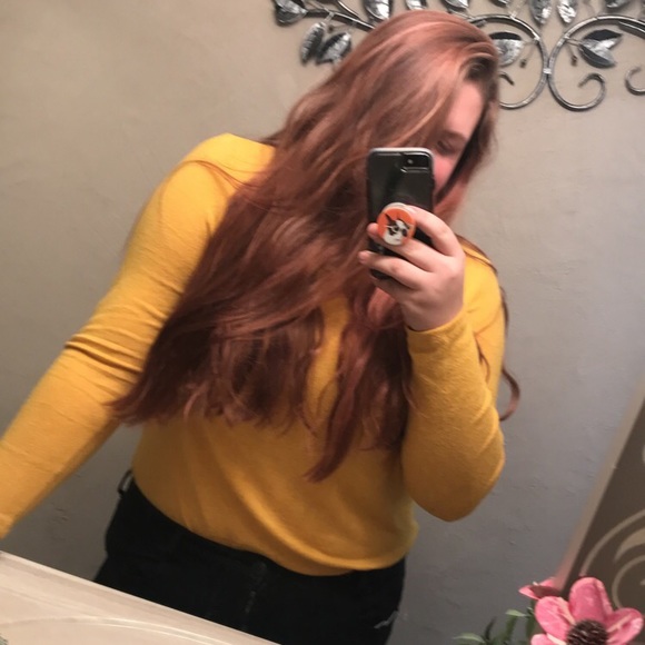 Profile Picture of Lauryn Wholey (@laurynwholey) on Poshmark