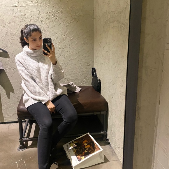 Profile Picture of Padideh Forouzan (@padidehforouzan) on Poshmark