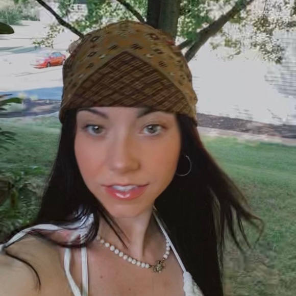 Alexa Kinney - Poshmark Profile Picture of Alexa Kinney (@alexakinney) on Poshmark