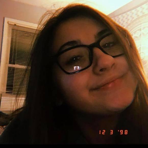Profile Picture of Emily Wyatt (@emilywyatt238) on Poshmark