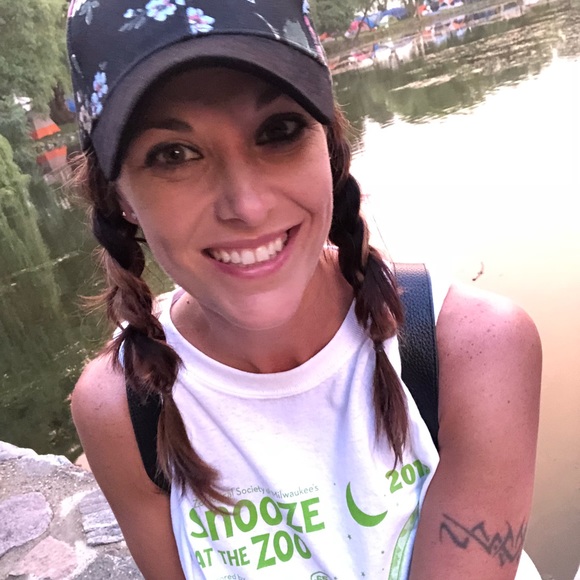 Profile Picture of Amanda Bouchette (@abouchette) on Poshmark