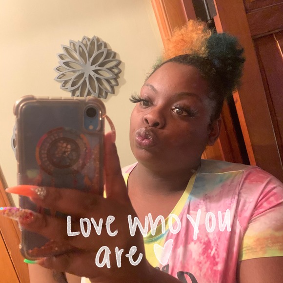 Profile Picture of Lasandra Inez (@lasandrainez) on Poshmark