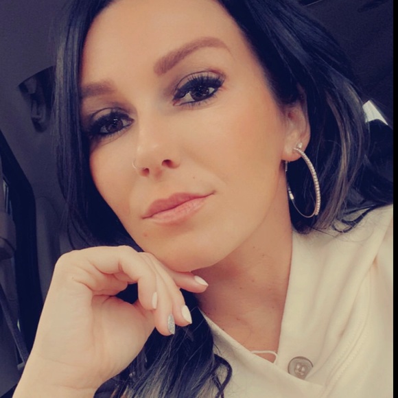 Profile Picture of Jennifer Benard (@jennrene12) on Poshmark