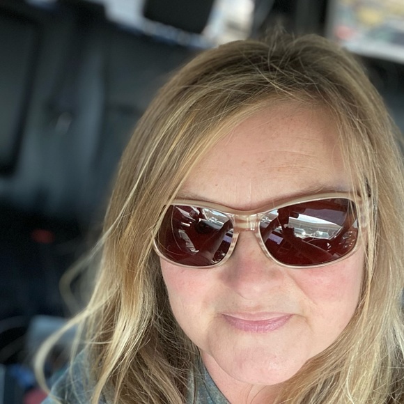 Profile Picture of Brandy Defields (@bdefields) on Poshmark