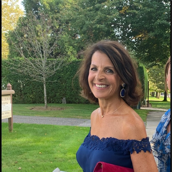 Profile Picture of Hildy Mazur (@hildymazur) on Poshmark