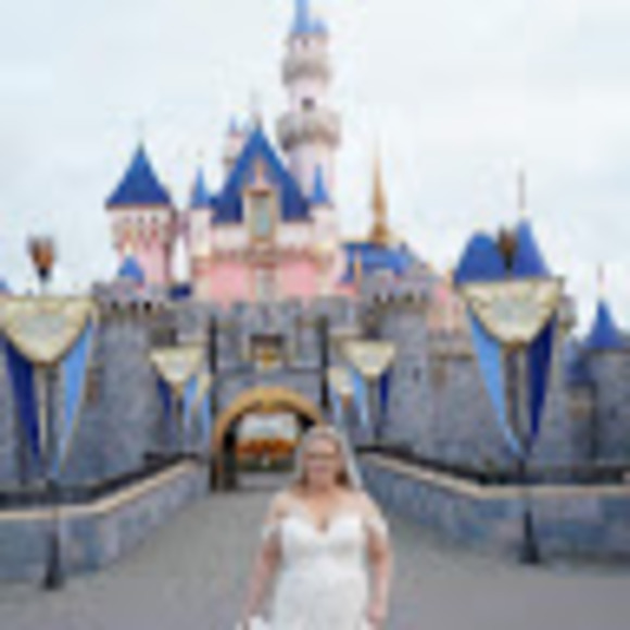 Profile Picture of Kelsey Housman (@kelseyhousman) on Poshmark