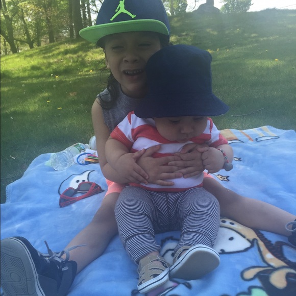 Profile Picture of Cindy Videla (@cindy0501) on Poshmark