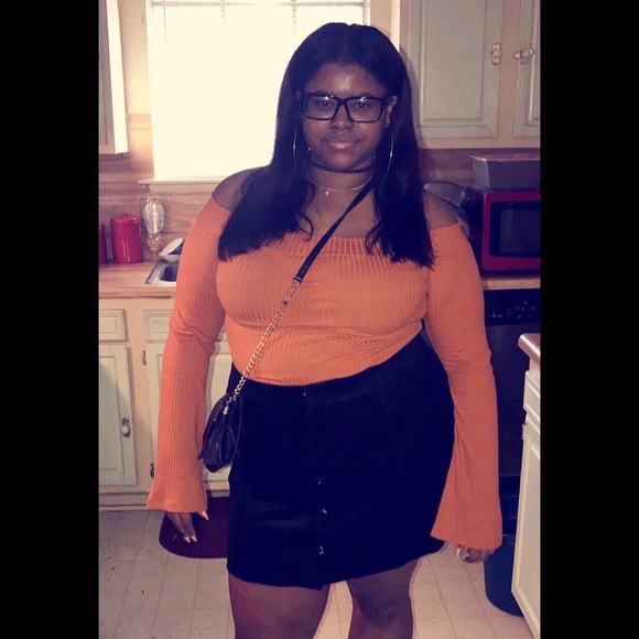 Profile Picture of Erica Caples (@ericaskyi) on Poshmark