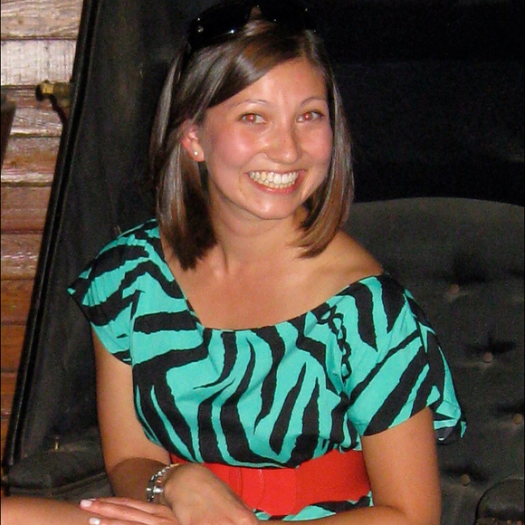 Profile Picture of Erika Gold (@emgold) on Poshmark