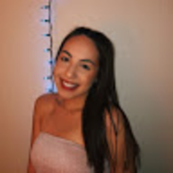 Profile Picture of Deyanira Ramirez (@deyaniraa29) on Poshmark